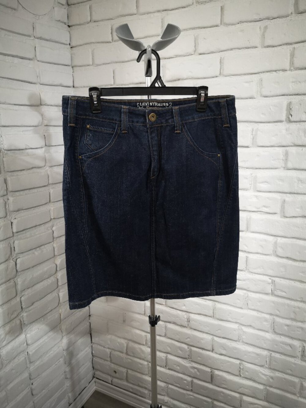 Levi Strauss Signature Ladies Size 12 Dark Wash Zipper & Button Denim Skirt